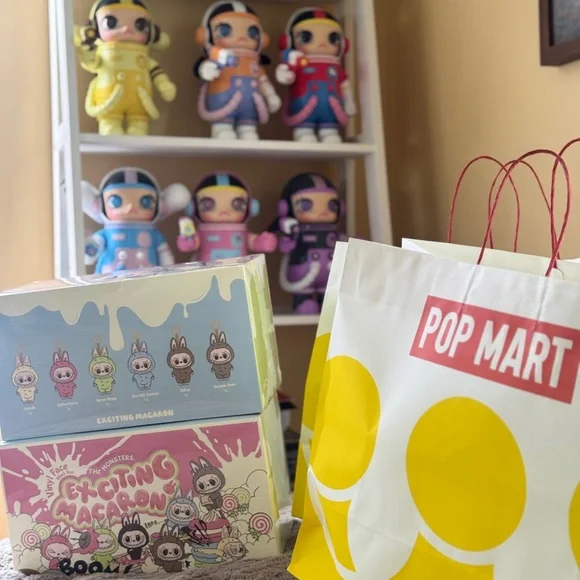 Labubu exciting macaron original from popmart - Picture 2 of 5